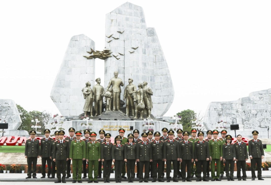 Công an 6 tỉnh Bắc miền Trung ký giao ước thi đua năm 2023