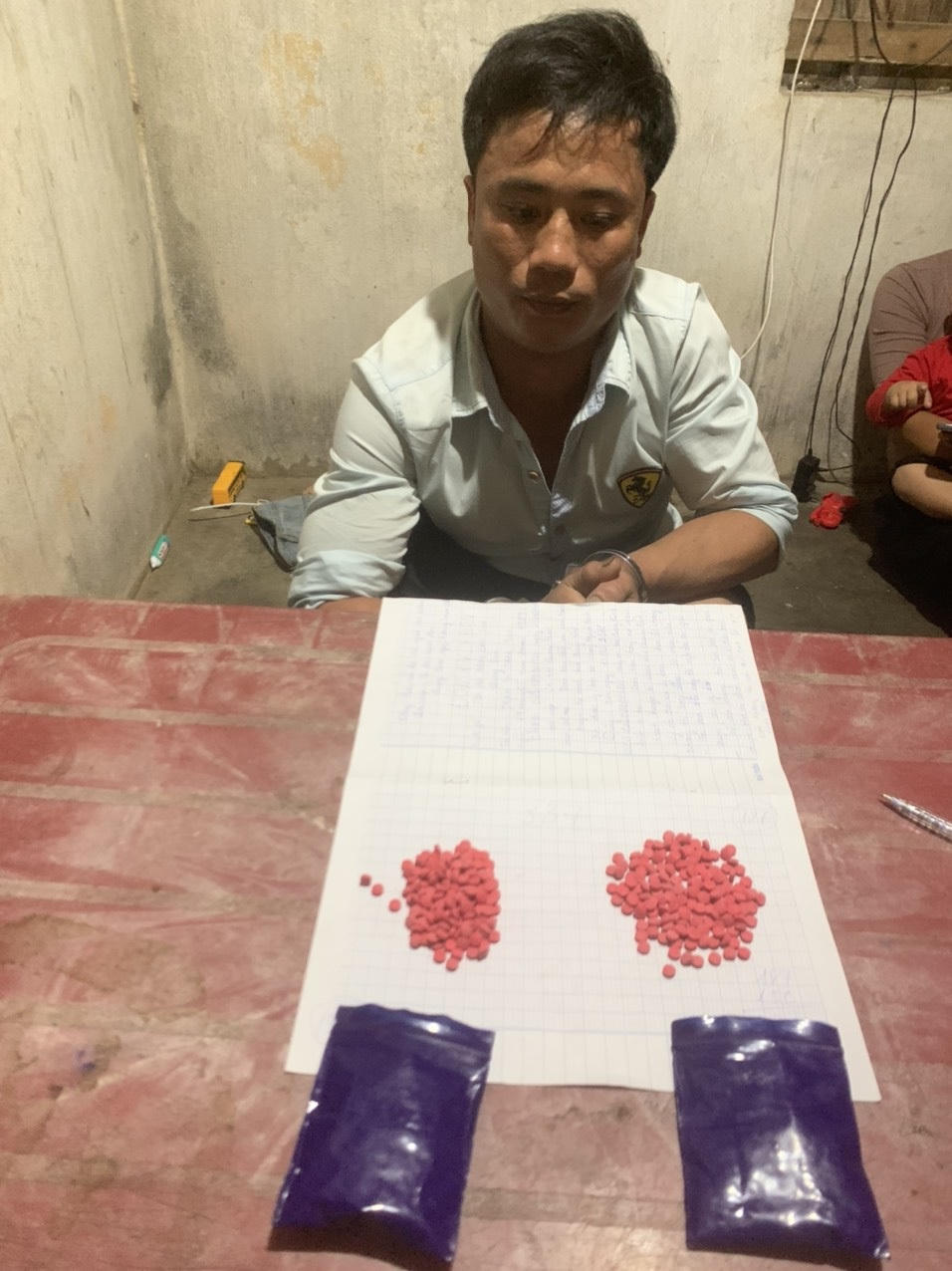 Bắt 03 đối tượng, thu giữ hơn 500 viên ma túy ở Quảng Bình