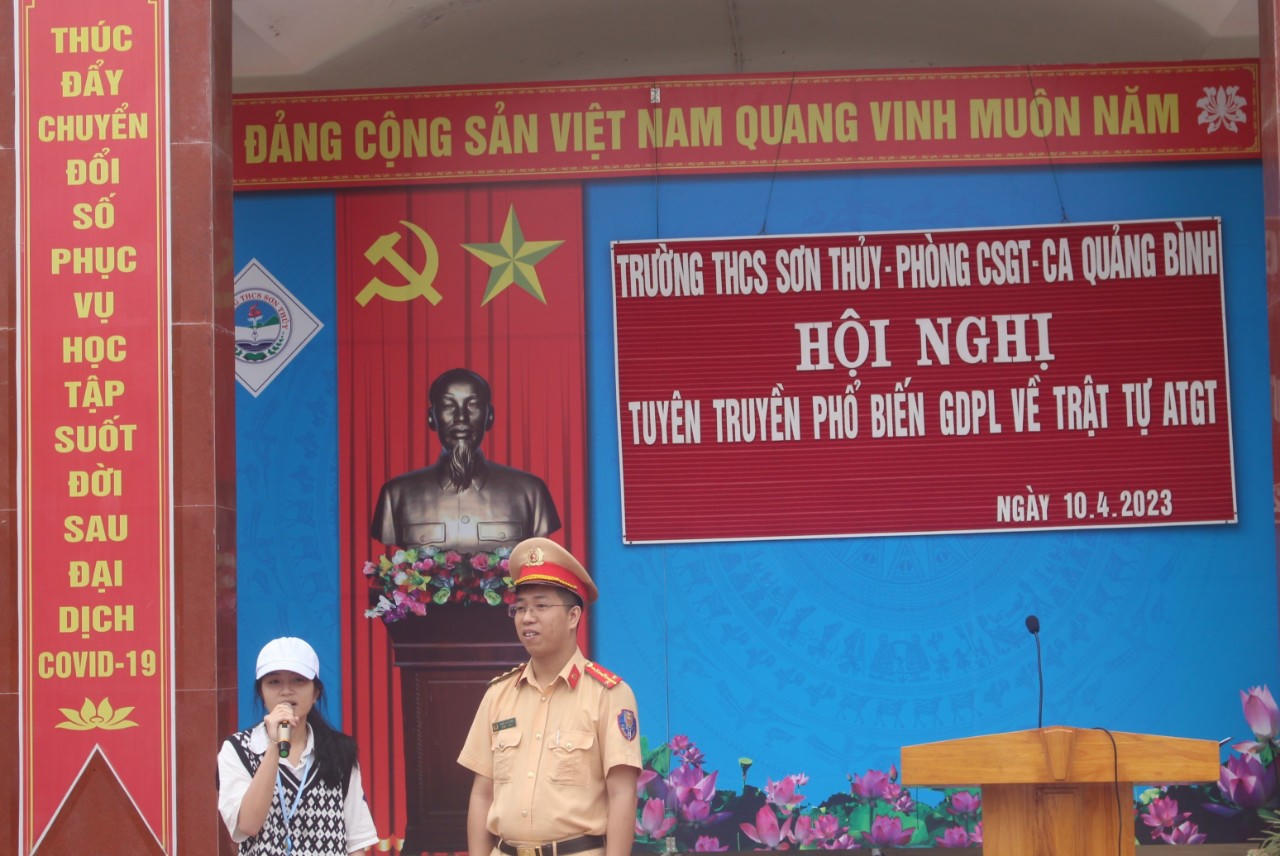 Tuyên truyền pháp luật về TTATGT cho hơn 500 học sinh tại Quảng Bình