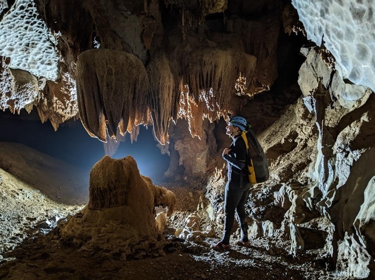 Ngắm hệ thống hang động mới được phát hiện ở Quảng Bình