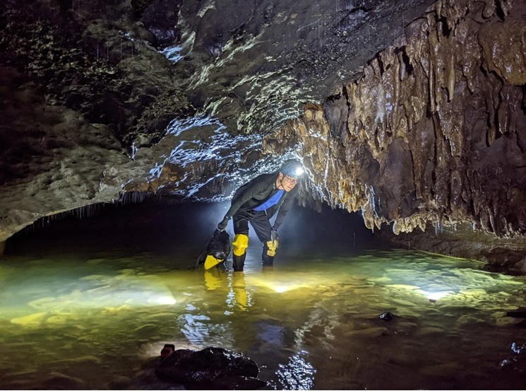 Ngắm hệ thống hang động mới được phát hiện ở Quảng Bình