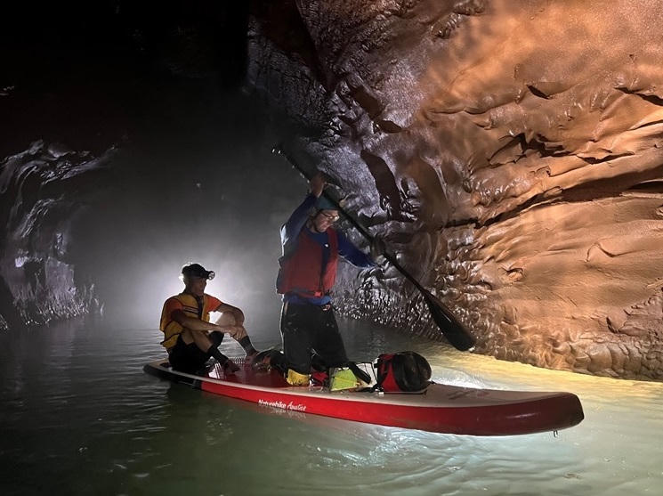 Ngắm hệ thống hang động mới được phát hiện ở Quảng Bình