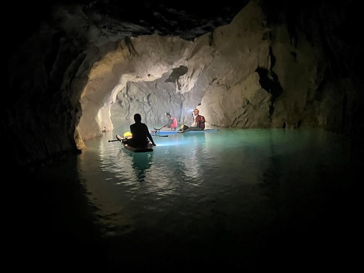 Ngắm hệ thống hang động mới được phát hiện ở Quảng Bình