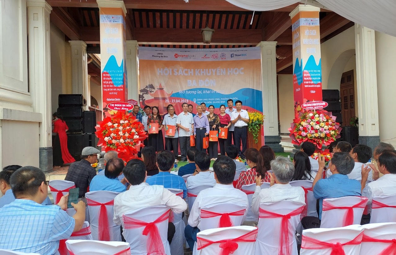 Khơi dậy văn hóa đọc từ Hội sách đình làng Phan Long Quảng Bình