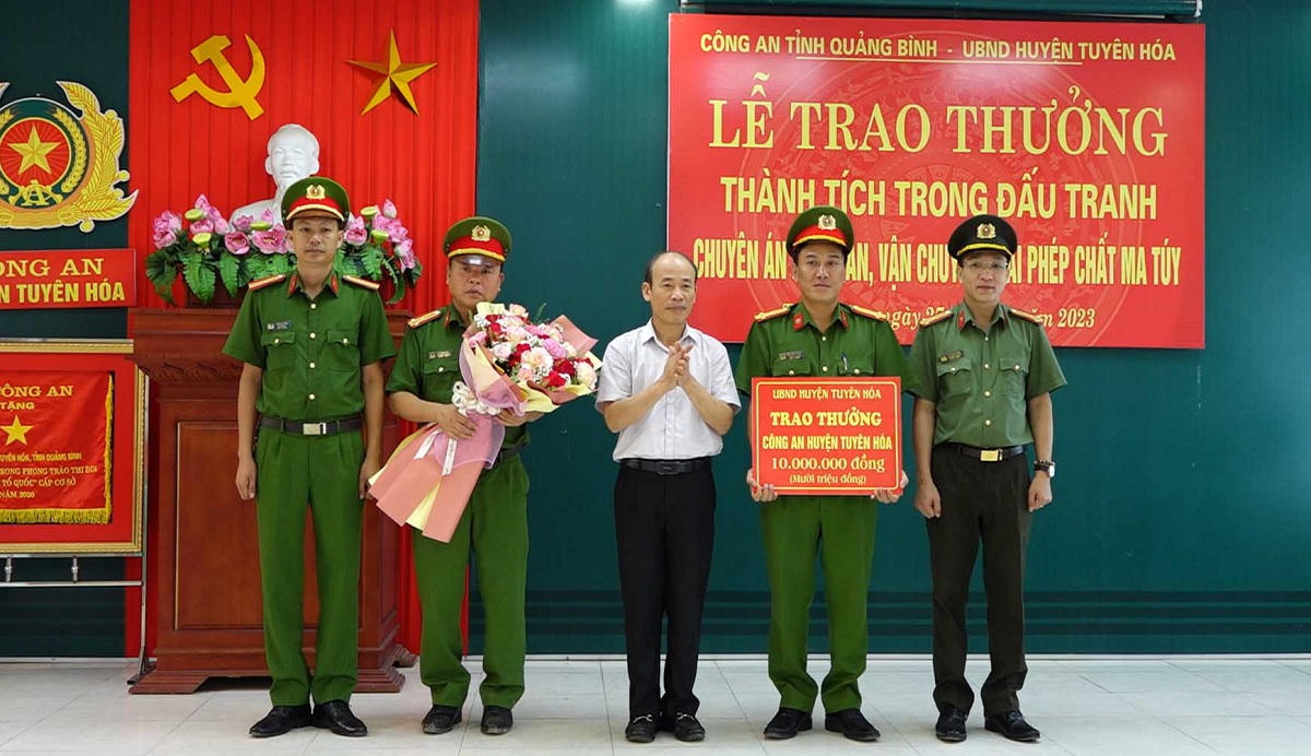 Thưởng nóng Ban chuyên án ma túy ‘khủng’ ở Quảng Bình