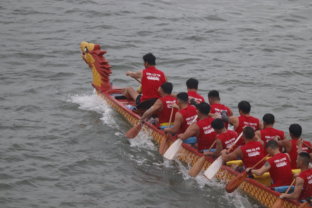 Dậy sóng các đường đua thuyền mừng ngày hội thống nhất non sông ở Quảng Bình