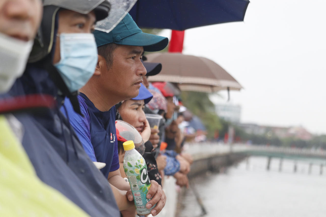 Dậy sóng các đường đua thuyền mừng ngày hội thống nhất non sông ở Quảng Bình