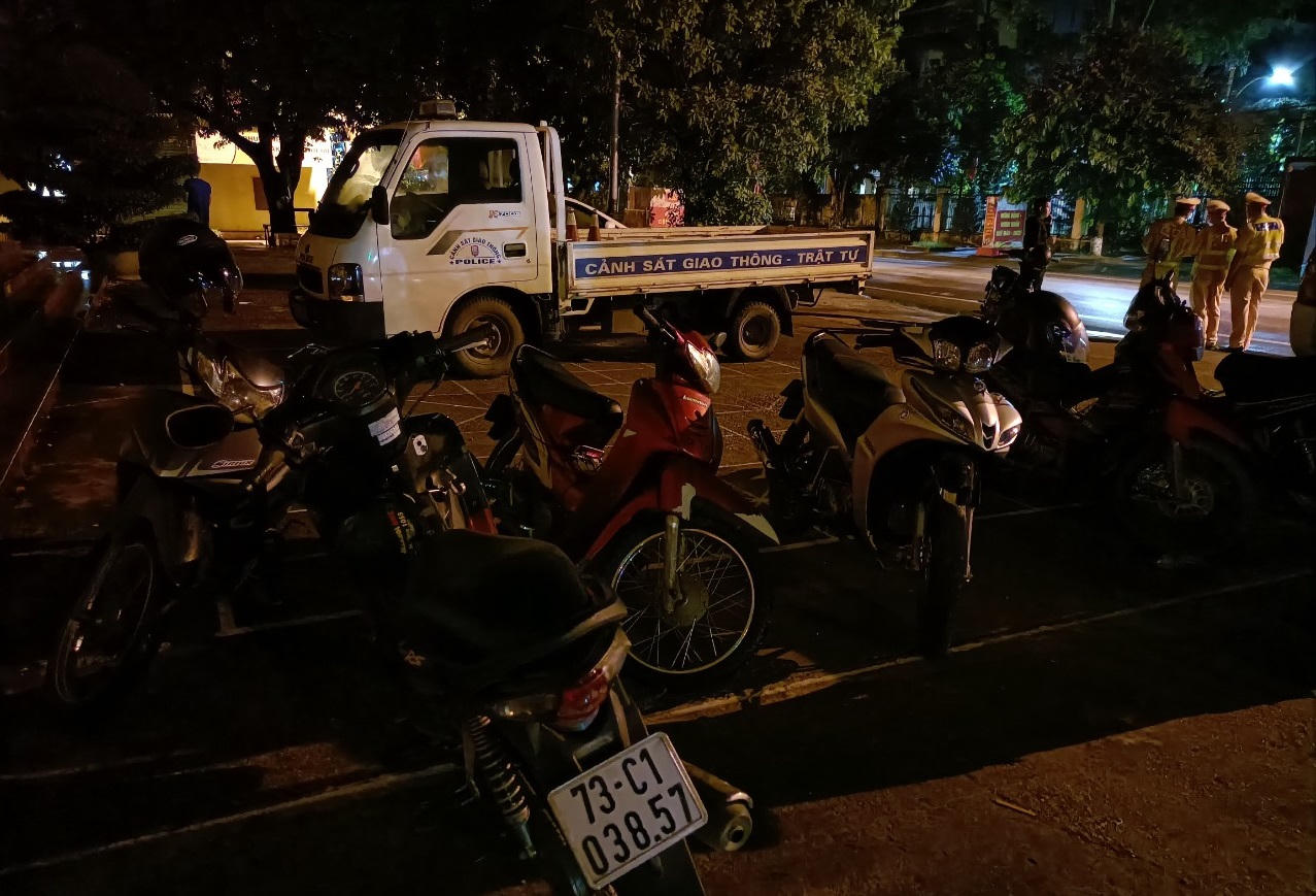 Cao điểm kiểm soát vi phạm nồng độ cồn và tải trọng tại Quảng Bình