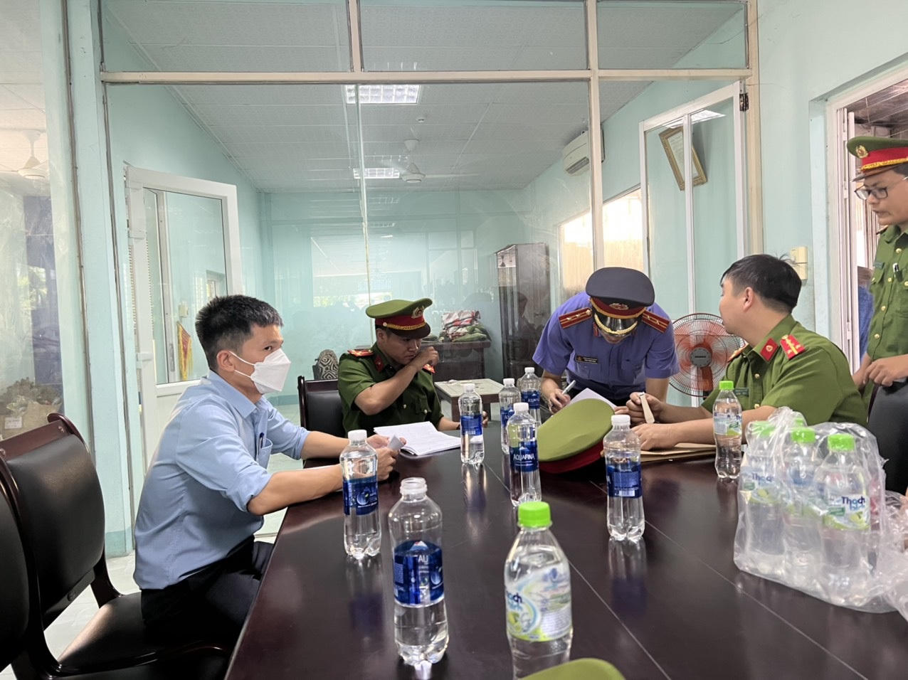 Bắt 2 Phó Giám đốc liên quan đến đăng kiểm tại Quảng Bình 