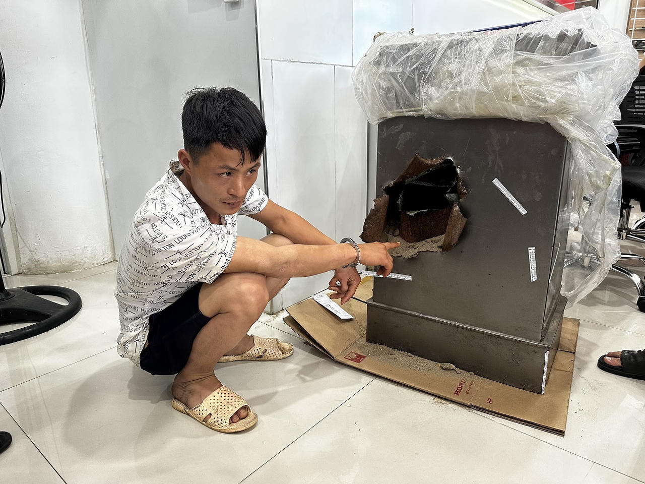 Di chuyển từ Tuyên Quang đến Quảng Bình để phá két sắt cửa hàng xe máy