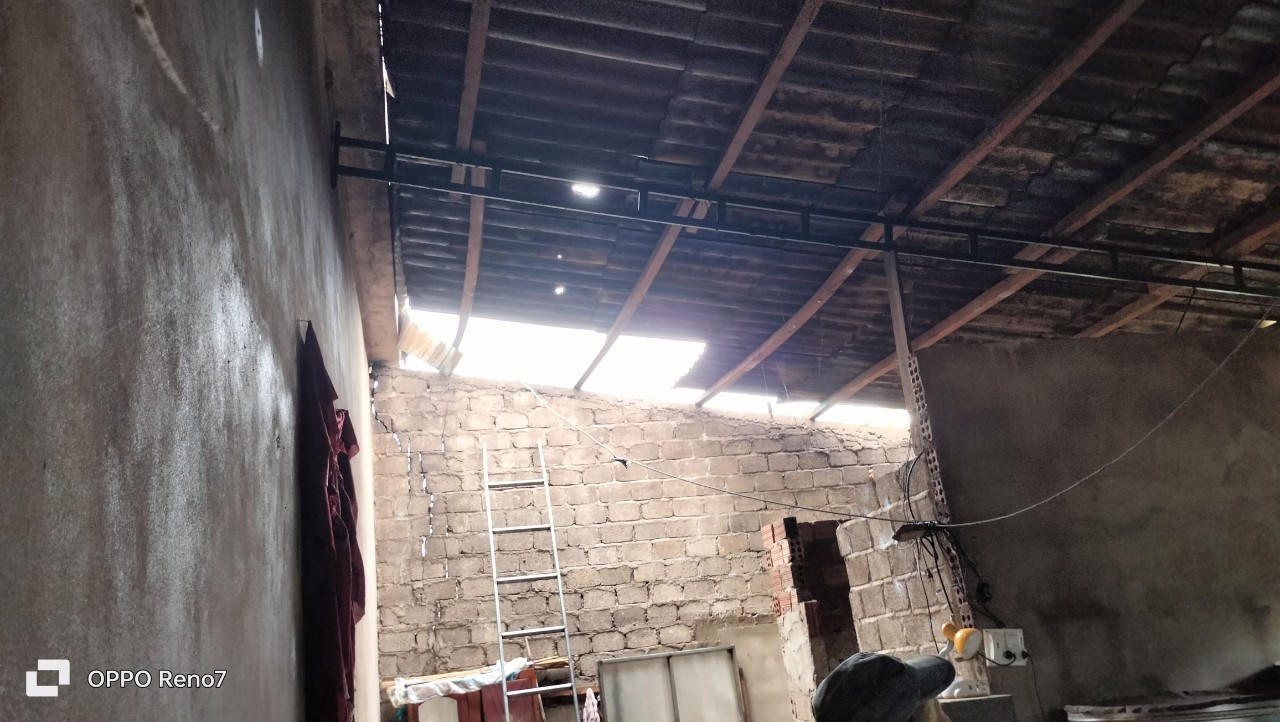 Mưa lốc làm hư hại loạt nhà dân ở huyện miền núi Quảng Bình