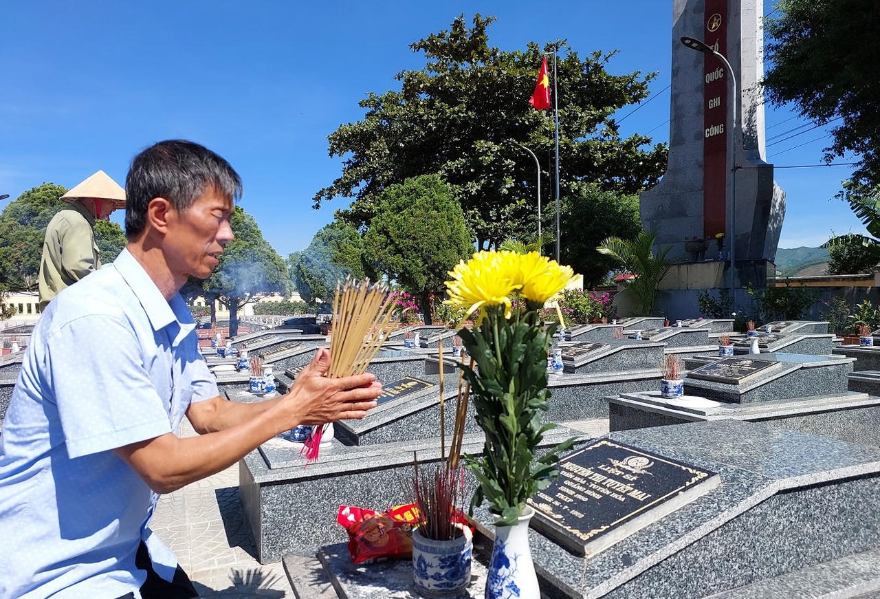 Người lính thầm lặng gần 20 năm canh “giấc ngủ” cho đồng đội 