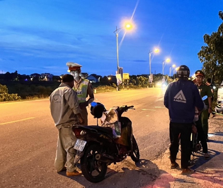 Vi phạm nồng độ cồn, một hiệu trưởng ở Quảng Bình bị đề nghị phạt kịch khung