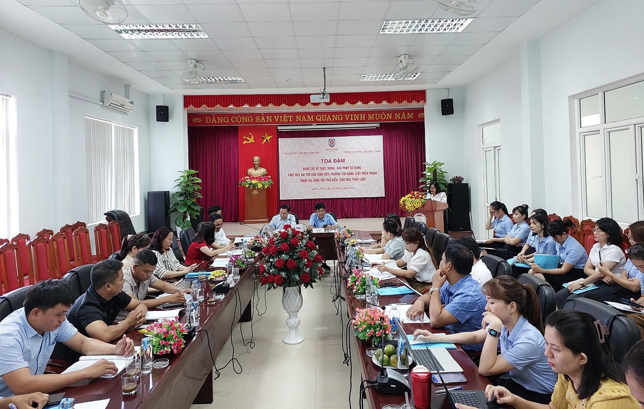 Bộ Tư pháp tổ chức tọa đàm phát huy vai trò của sinh viên Trường Luật tại Quảng Bình