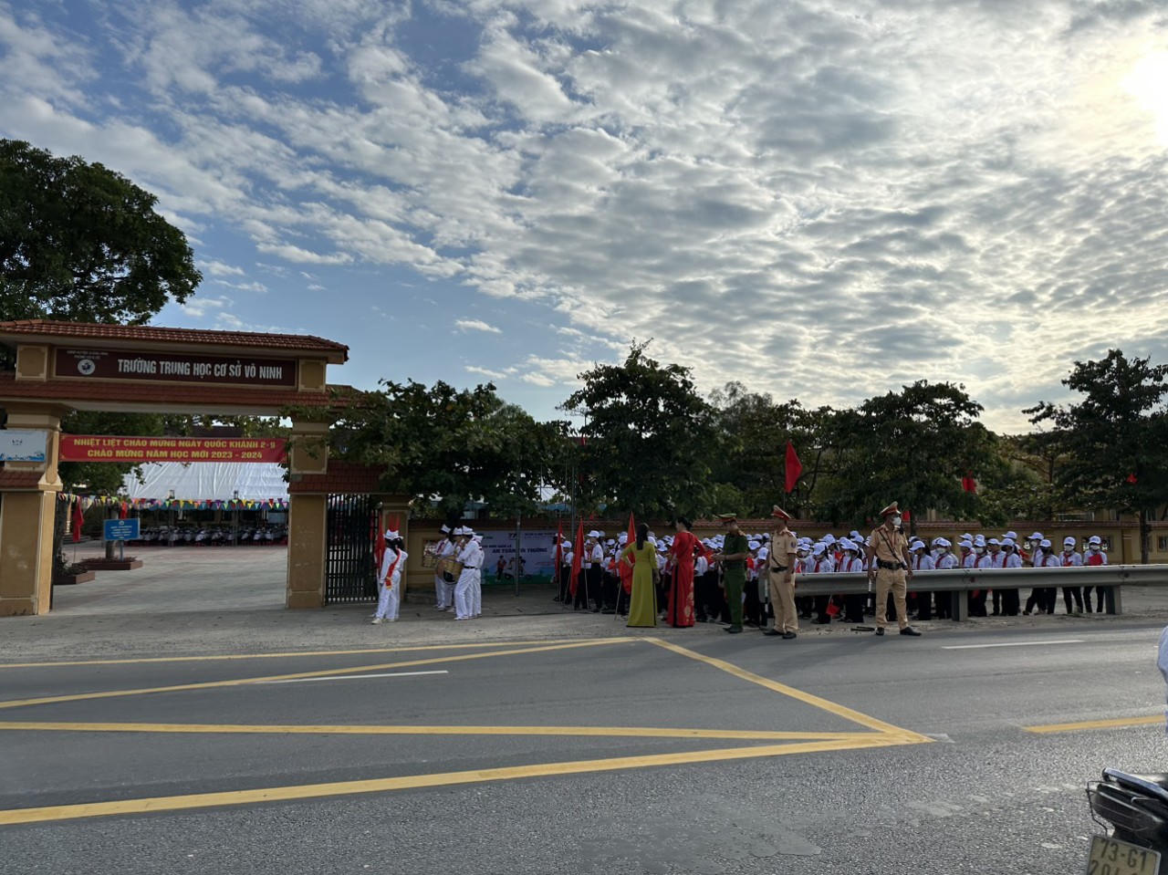 Tưng bừng khai giảng năm học mới trên mọi miền đất nước