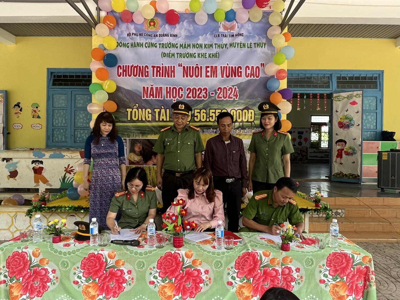 Nhân đôi niềm vui ngày đầu năm học cho trẻ em vùng cao Quảng Bình