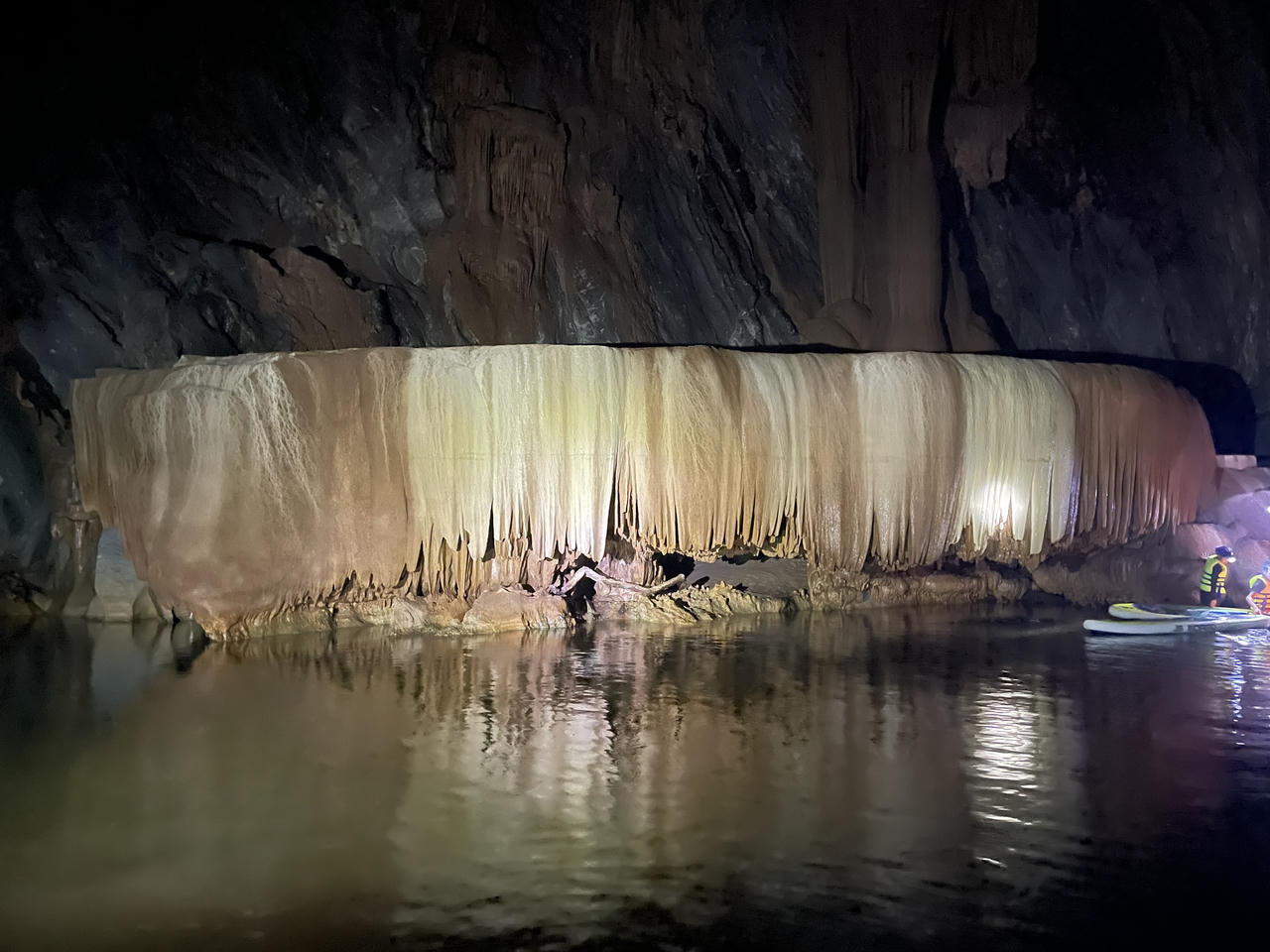 Thêm hang động mới còn nguyên sơ giữa đại ngàn Trường Sơn Quảng Bình