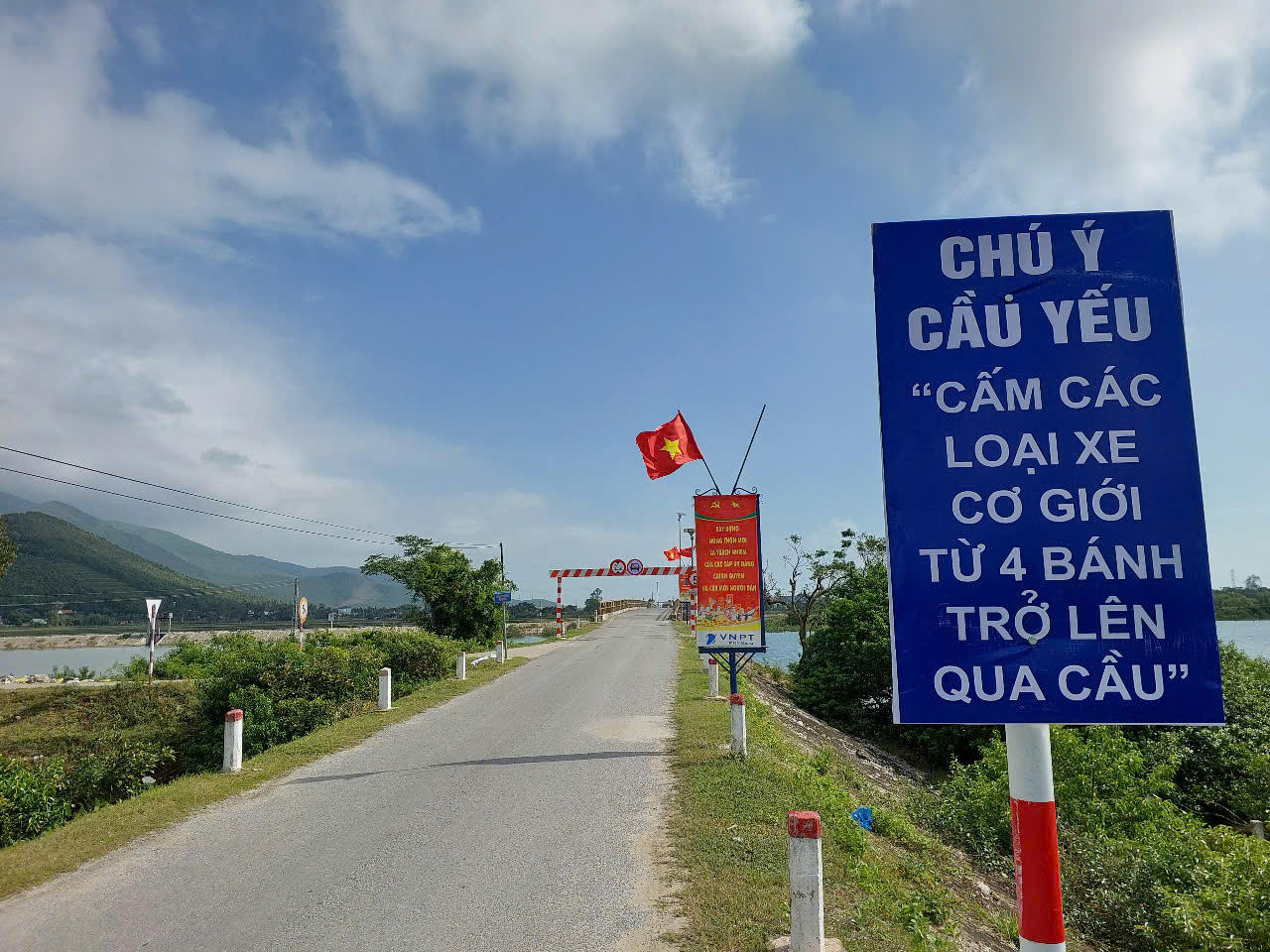 Cấm tất cả các loại xe cơ giới 4 bánh trở lên qua cầu Sông Thai