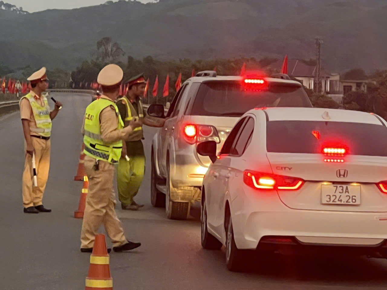 Ra quân 60 ngày cao điểm đảm bảo TTATGT dịp Tết và các lễ hội đầu Xuân