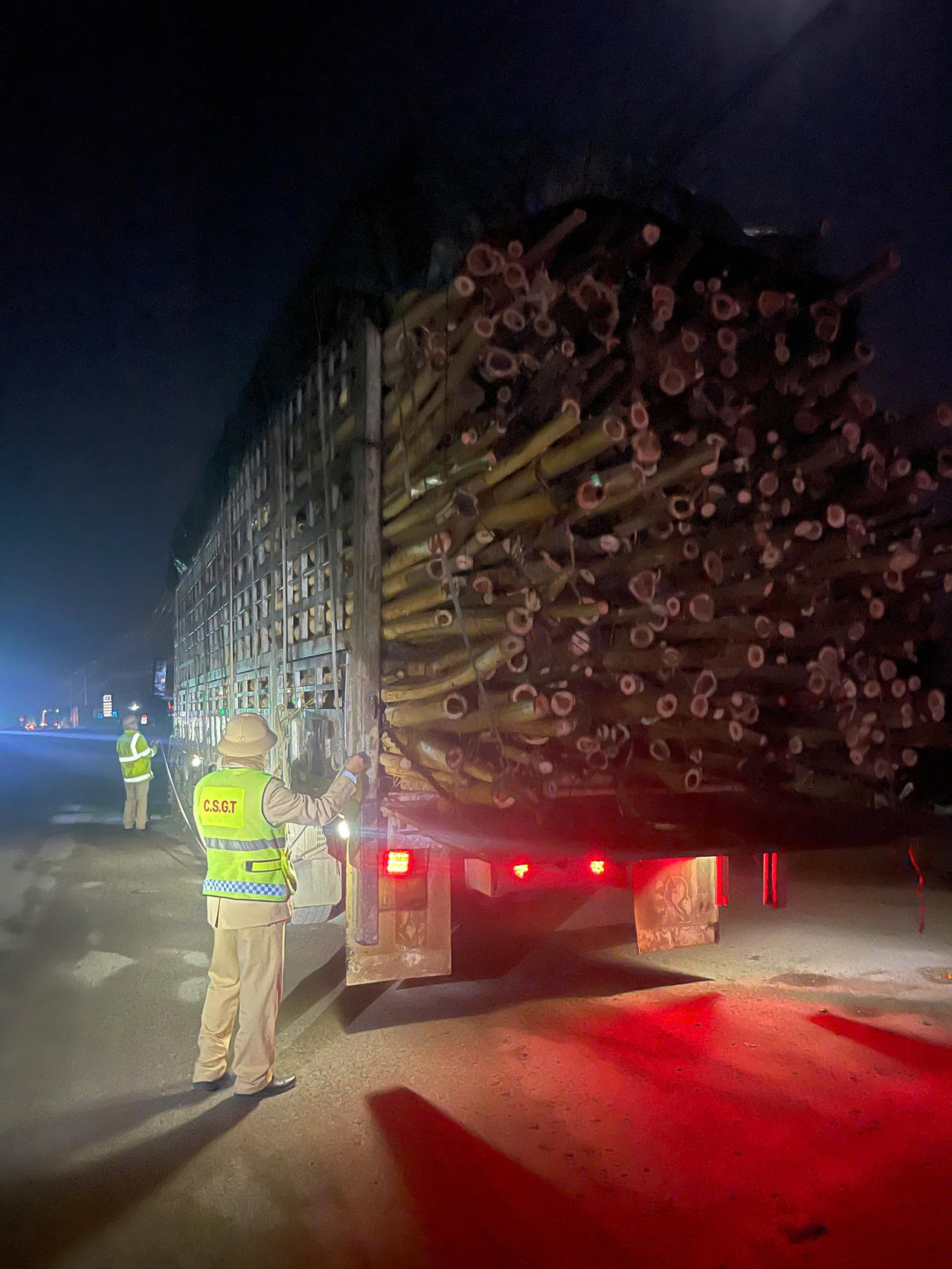 Quảng Bình mạnh tay xử lý tài xế vi phạm, trốn tránh lực lượng chức năng