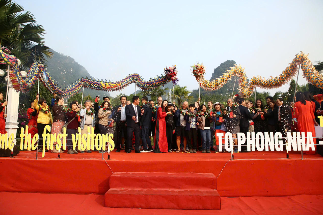 Di sản thế giới Phong Nha-Kẻ Bàng đón những vị khách đầu tiên xông đất năm mới