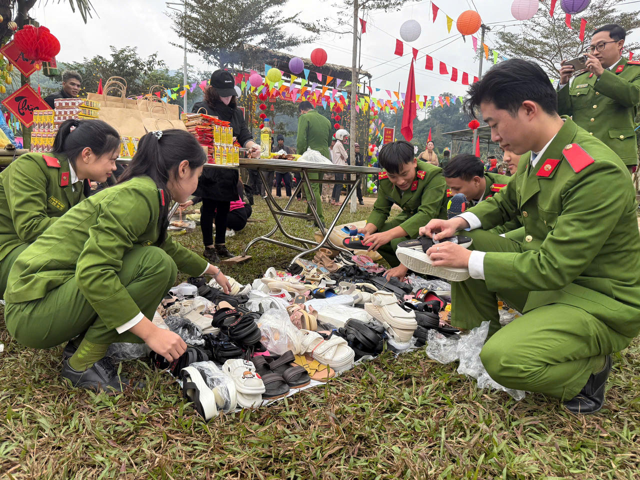 Thắm tình quân dân trên tuyến biên giới Quảng Bình