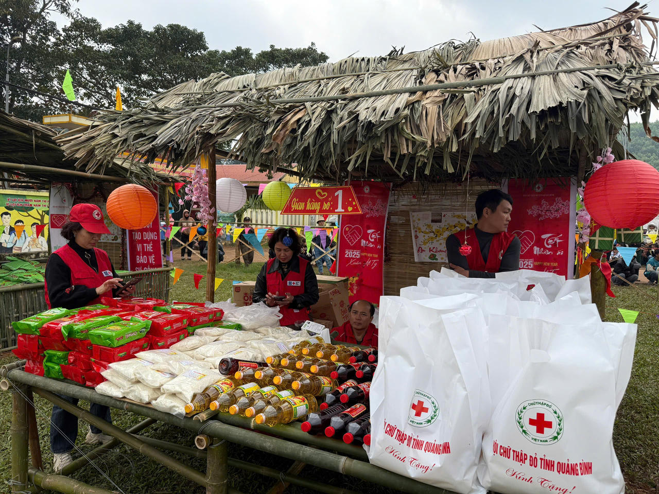 Thắm tình quân dân trên tuyến biên giới Quảng Bình