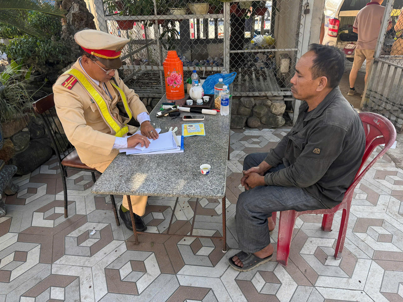 Lái xe đi ngược chiều trên Quốc lộ 1A, nam tài xế bị phạt 19 triệu đồng