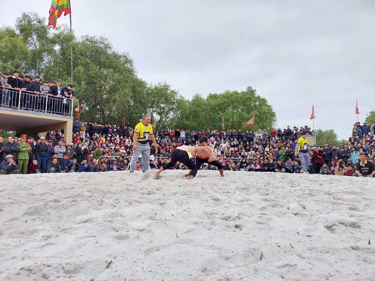 Độc đáo lễ hội cướp cù bên bờ sông Gianh