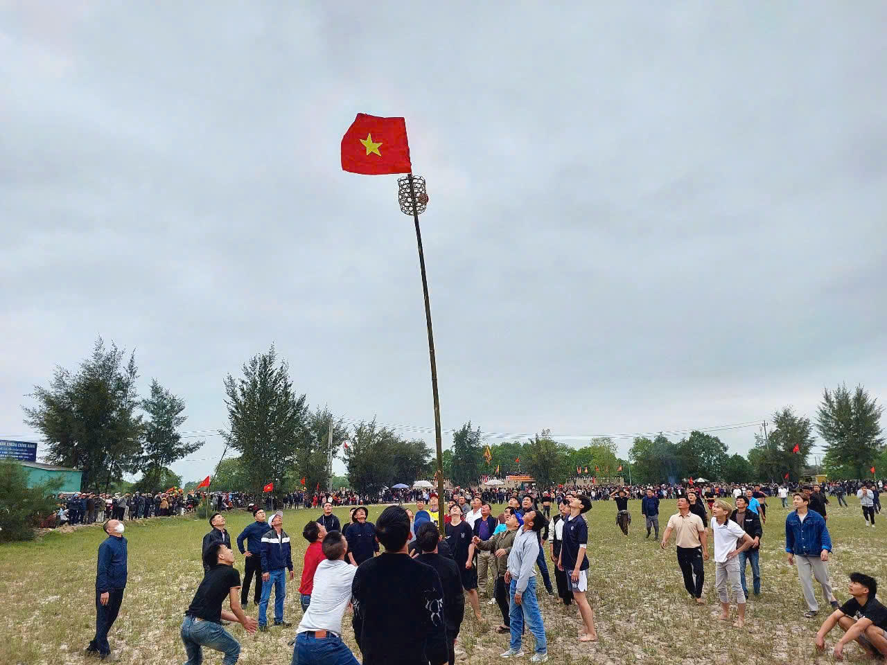 Độc đáo lễ hội cướp cù bên bờ sông Gianh