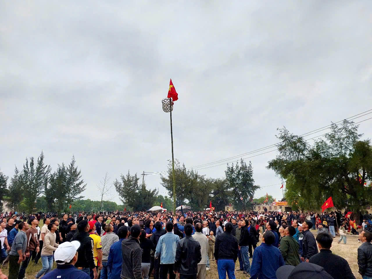 Độc đáo lễ hội cướp cù bên bờ sông Gianh