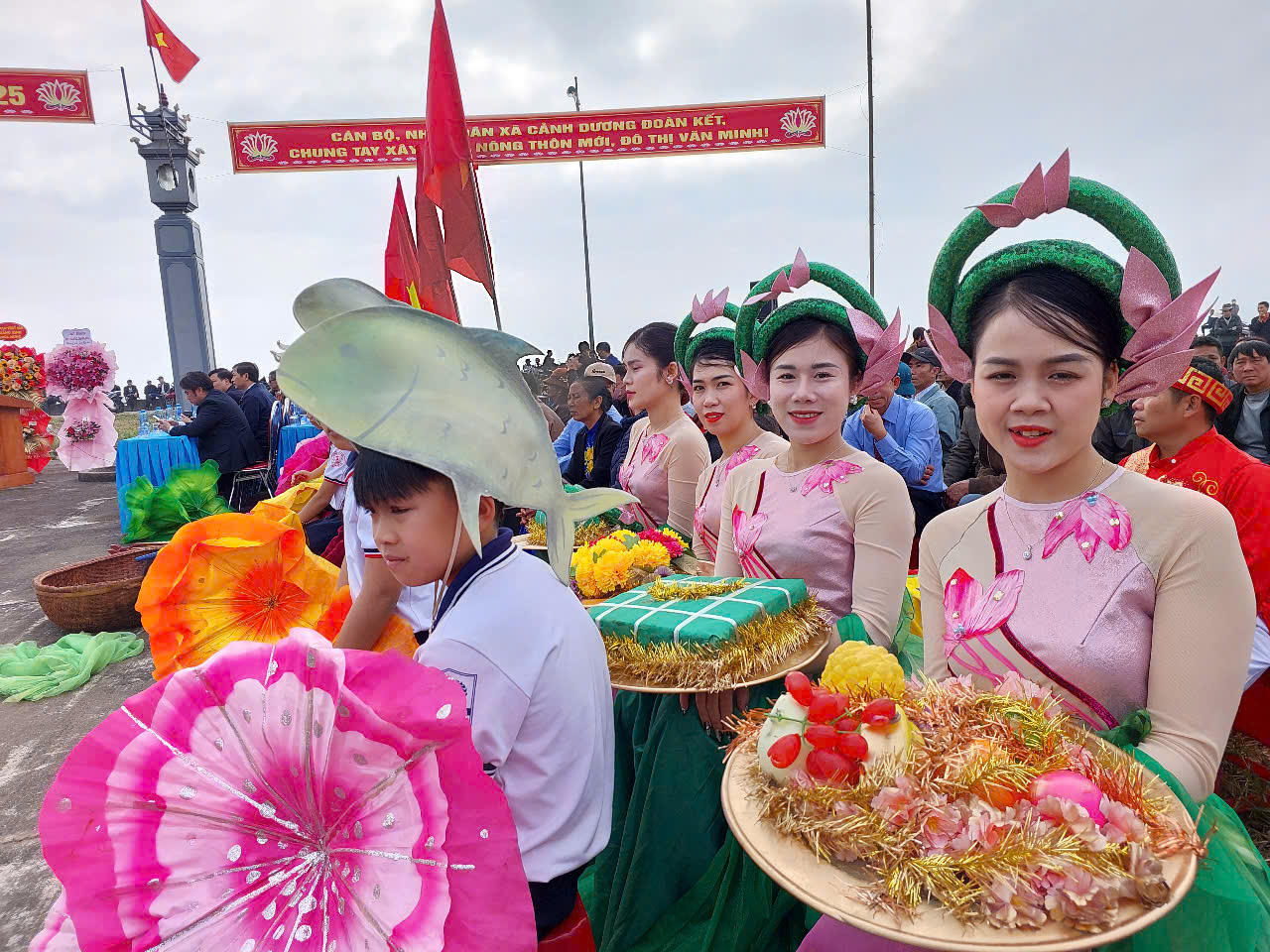 Về làng biển gần 400 năm tuổi xem lễ hội Cầu ngư 