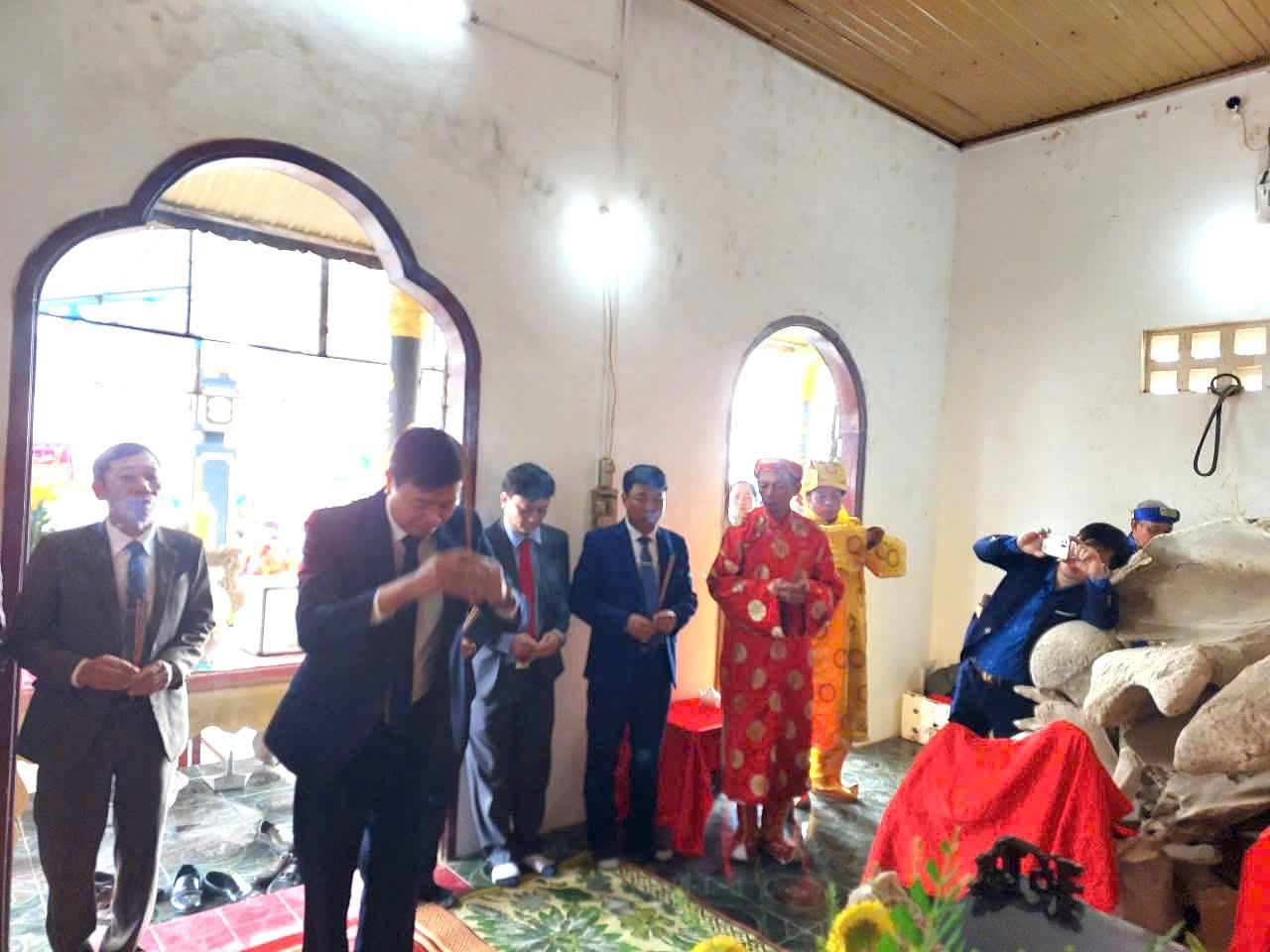 Về làng biển gần 400 năm tuổi xem lễ hội Cầu ngư 