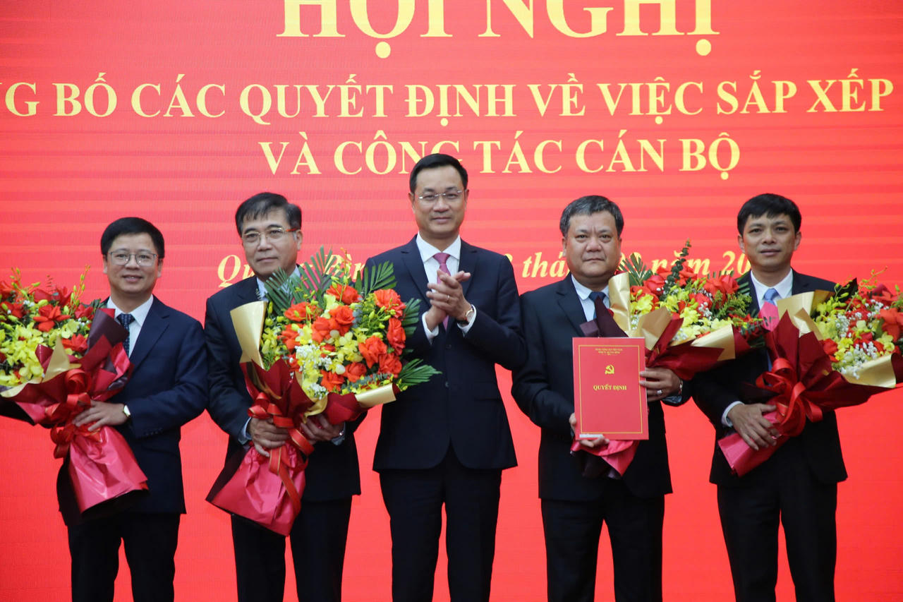 Quảng Bình công bố quyết định về tổ chức bộ máy và công tác cán bộ