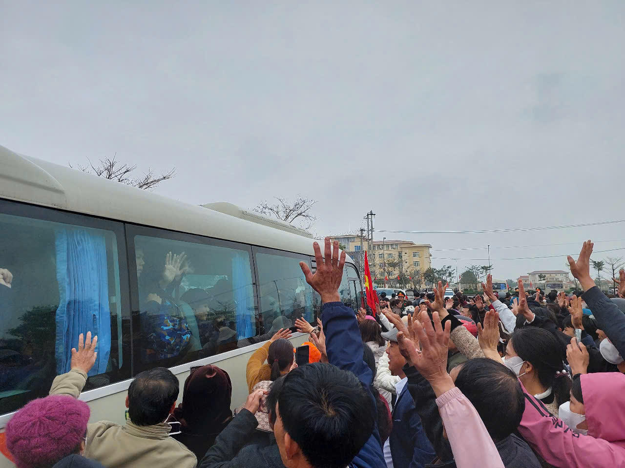 Thanh niên ưu tú toàn quốc phấn khởi lên đường nhập ngũ