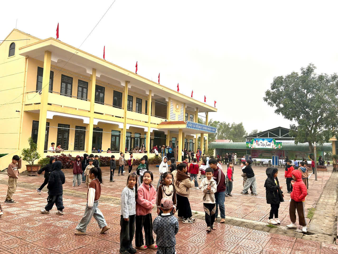 Sau phản ánh của Báo Pháp luật Việt Nam: Học sinh đã lên học ở điểm trường chính