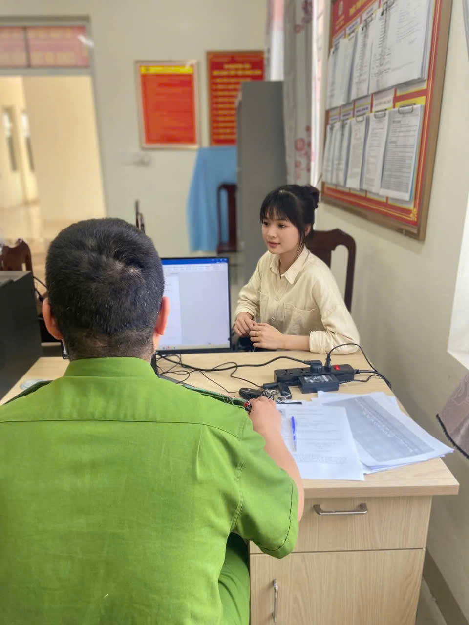 Công an Quảng Bình phân công việc cấp biển số xe cho công an xã