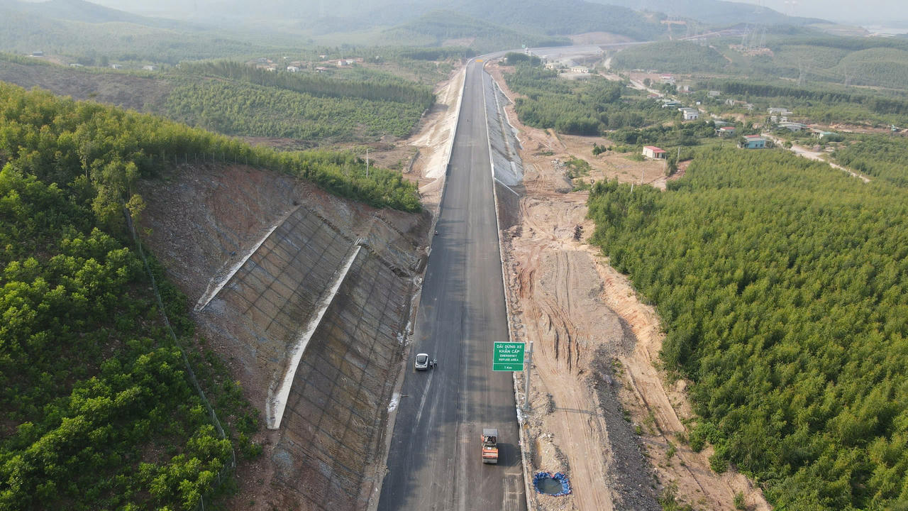 Đường bay và cao tốc thông tuyến - Du lịch Quảng Bình hứa hẹn hút khách dịp hè