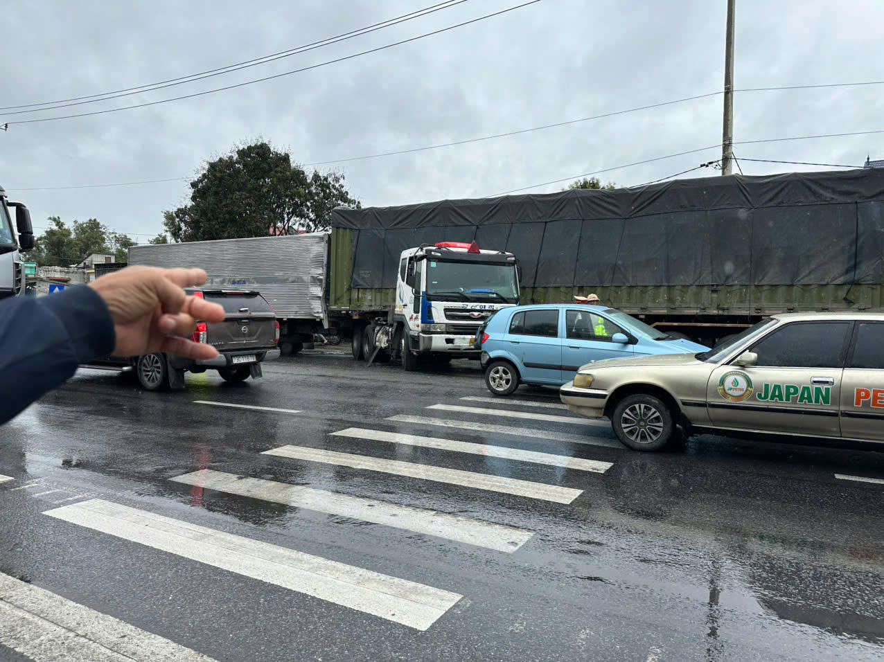 Tông xe liên hoàn trên Quốc lộ 1 