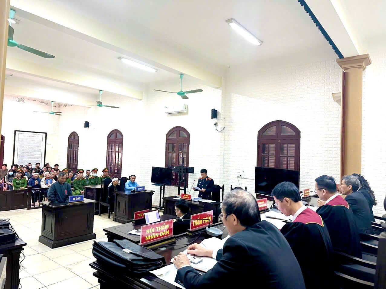 Thiếu kiểm soát trong cuộc nhậu, cụ ông trả giá 19 năm tù