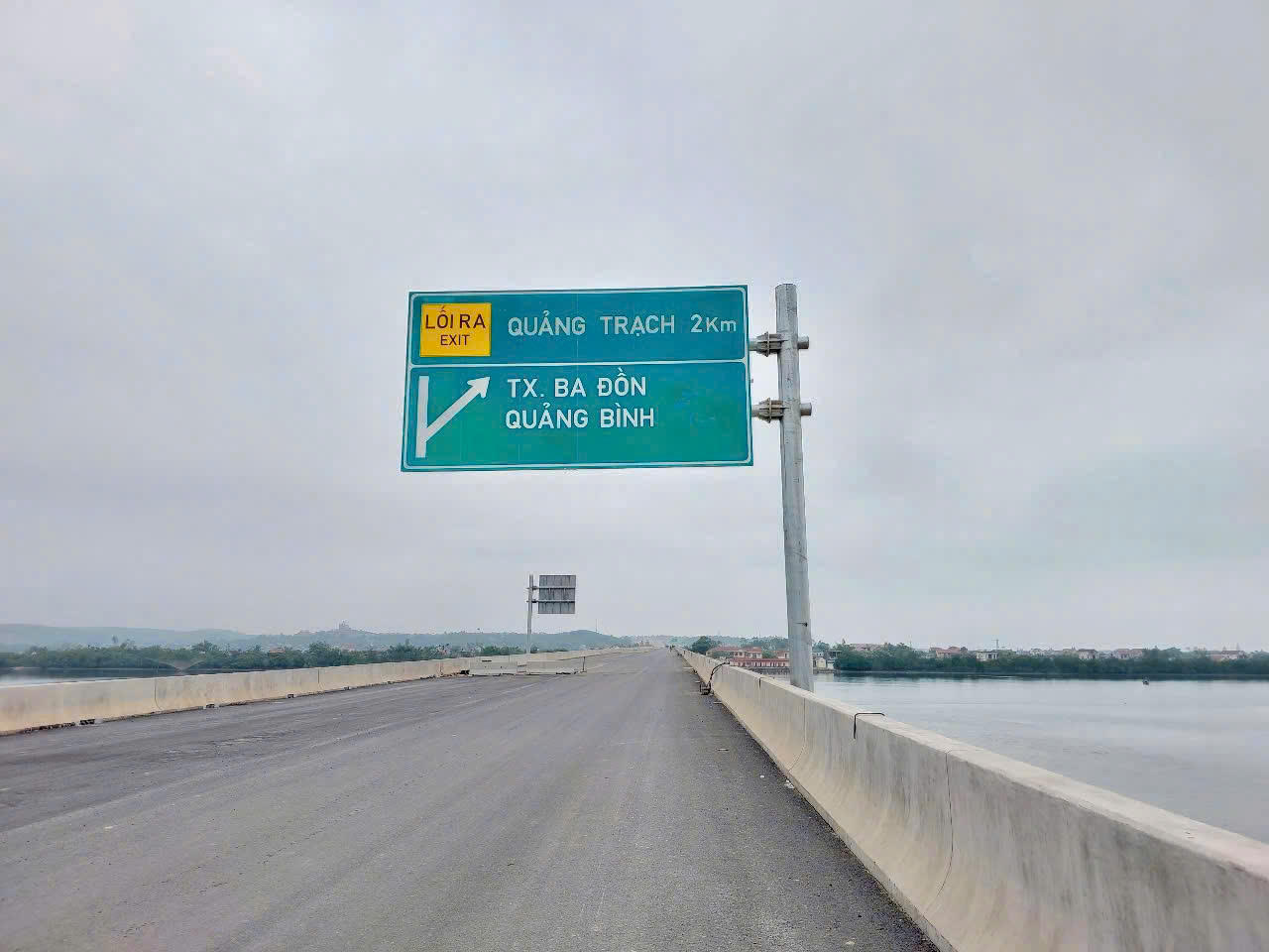 Ngắm cao tốc Bắc - Nam vượt núi, băng sông, xuyên cánh đồng bạt ngàn tuyệt đẹp