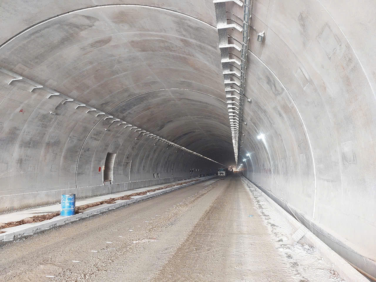 Ngắm cao tốc Bắc - Nam vượt núi, băng sông, xuyên cánh đồng bạt ngàn tuyệt đẹp