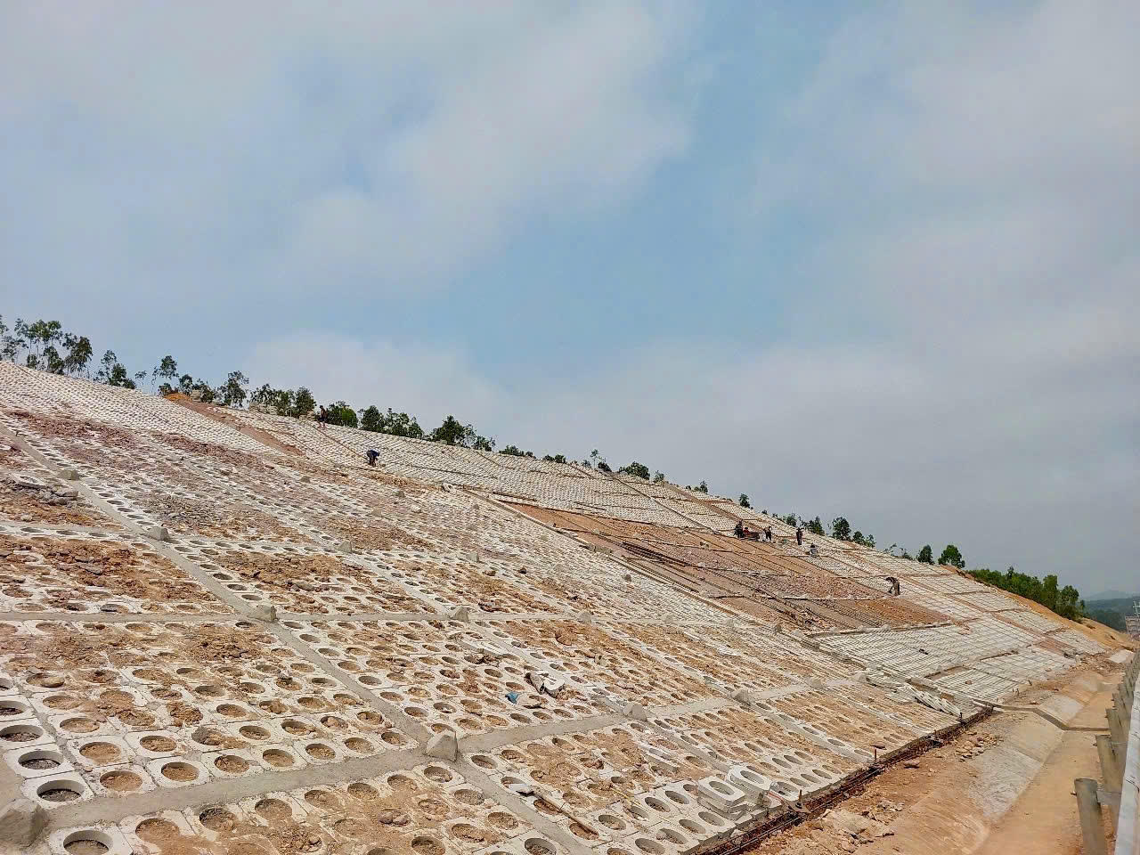 Ngắm cao tốc Bắc - Nam vượt núi, băng sông, xuyên cánh đồng bạt ngàn tuyệt đẹp