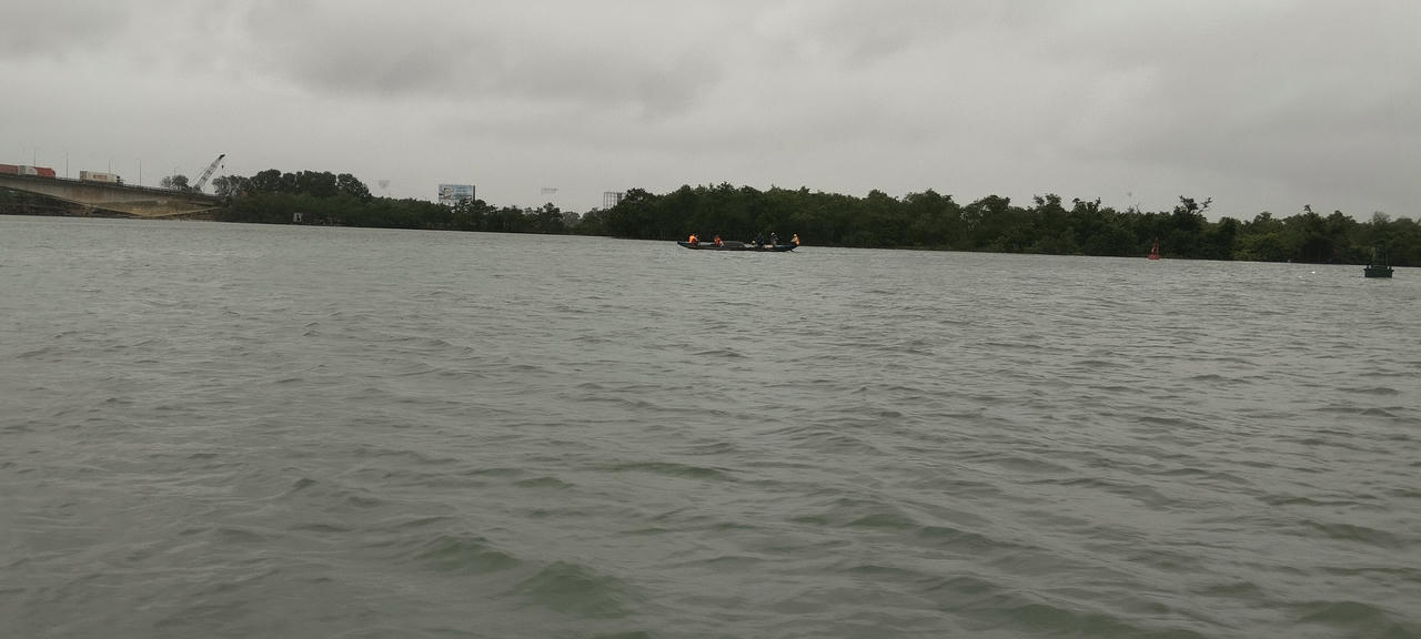 Tìm kiếm nam thanh niên nghi nhảy cầu ở Quảng Bình