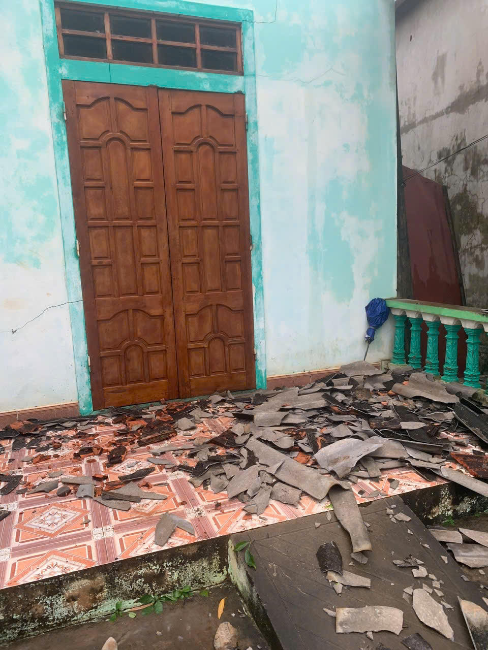 Mưa đá, lốc xoáy tốc mái 12 ngôi nhà ở Quảng Bình