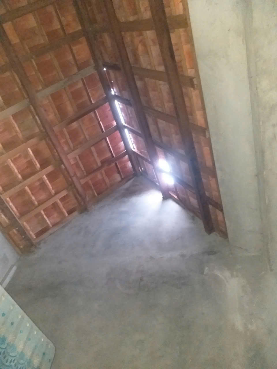 Mưa đá, lốc xoáy tốc mái 12 ngôi nhà ở Quảng Bình