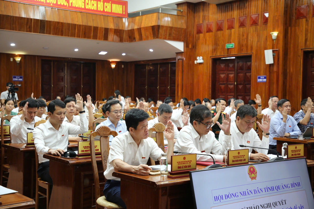 Quảng Bình thông qua Nghị quyết hợp nhất với tỉnh Quảng Trị