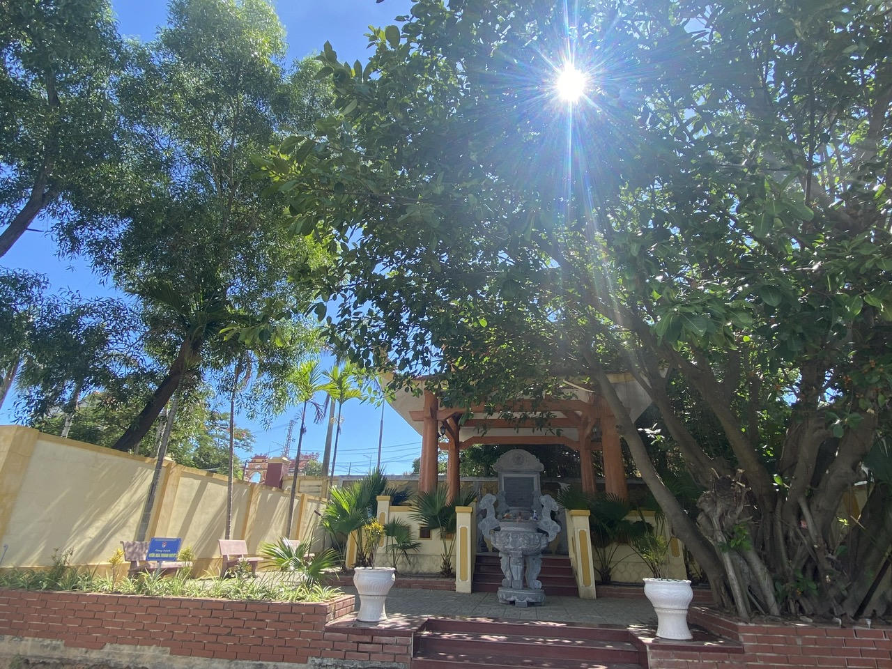 Quê hương Mẹ Suốt chuyển mình