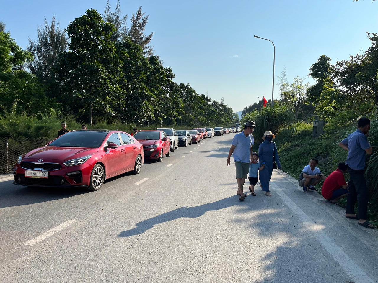 Gần 12.000 người đến viếng mộ Đại tướng Võ Nguyên Giáp trong ngày 30/4