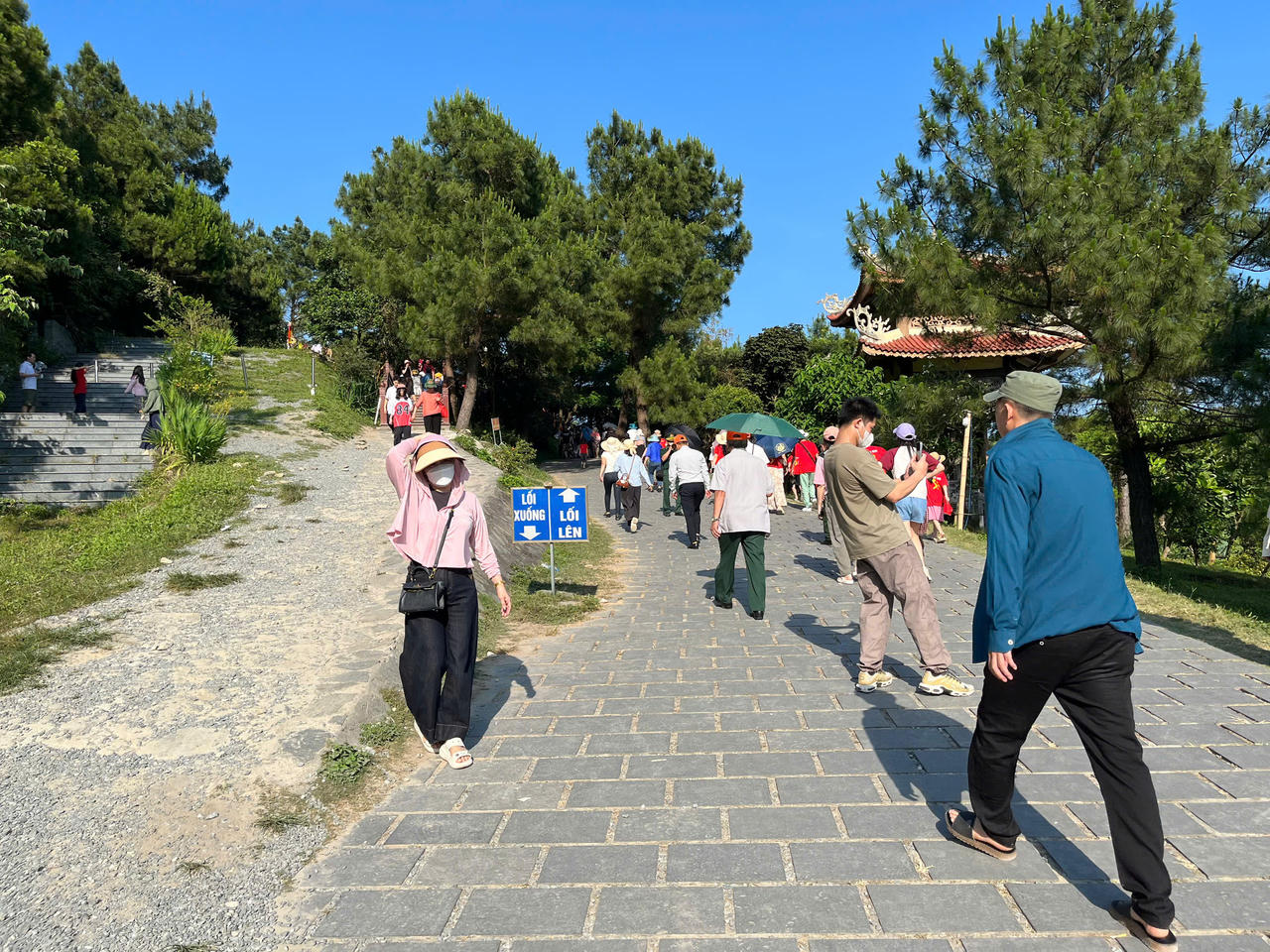 Gần 12.000 người đến viếng mộ Đại tướng Võ Nguyên Giáp trong ngày 30/4